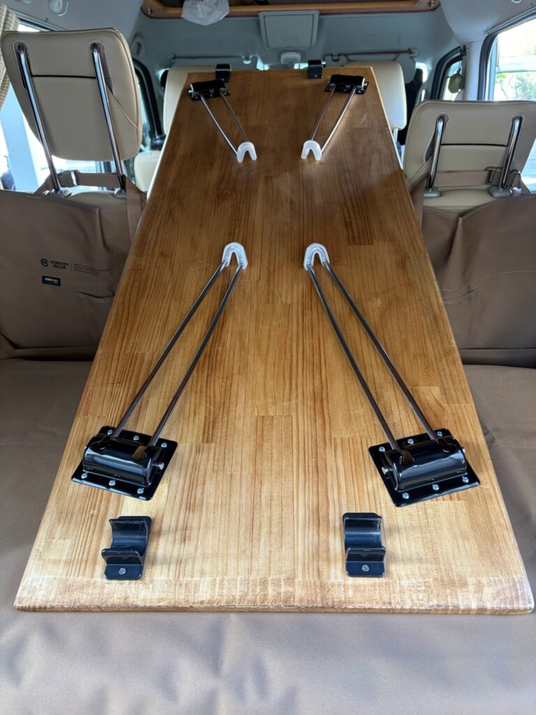 インテリアバーにクランプでDIYテーブル固定