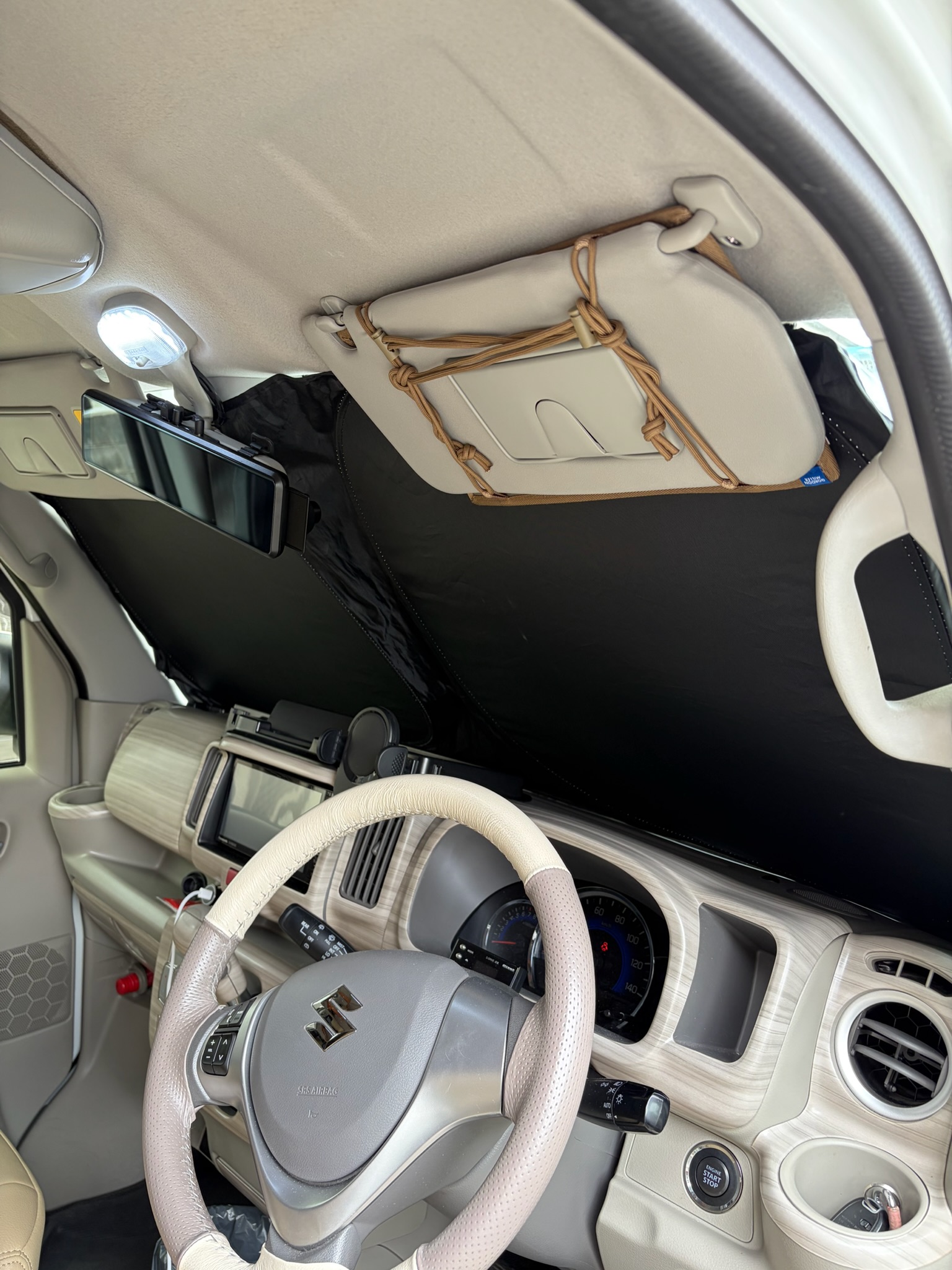 フロントサンシェード車内側装着