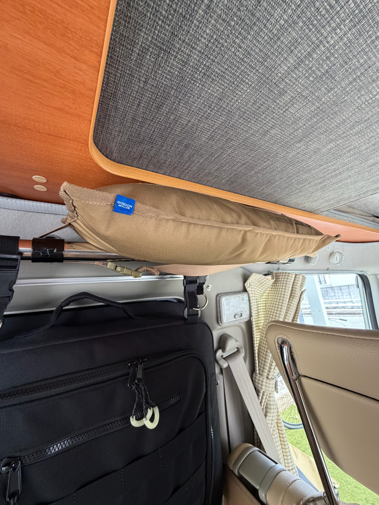 天井カーゴポケット正面