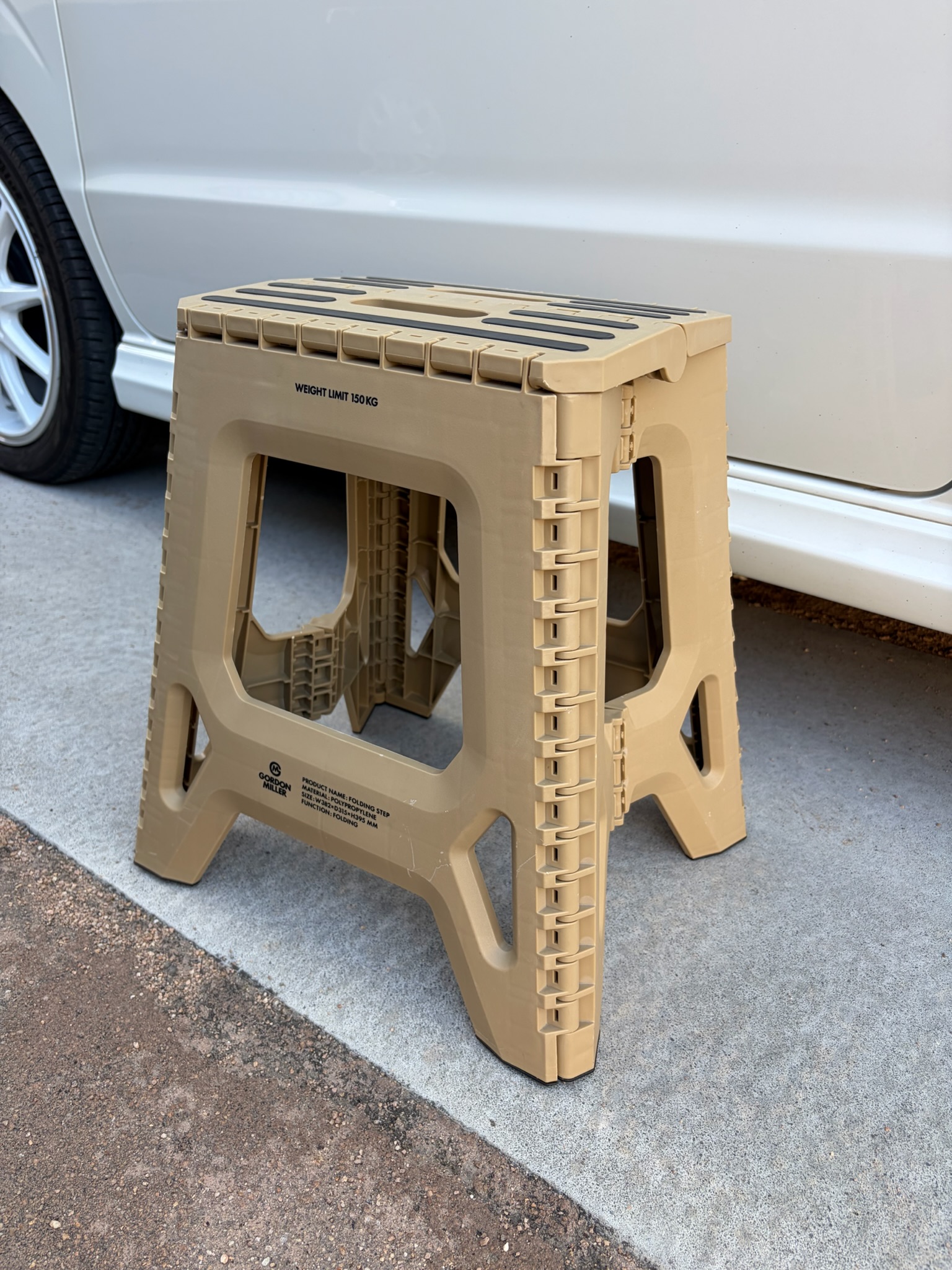 ゴードンミラー フォールディングステップをエブリイ横に置いた様子