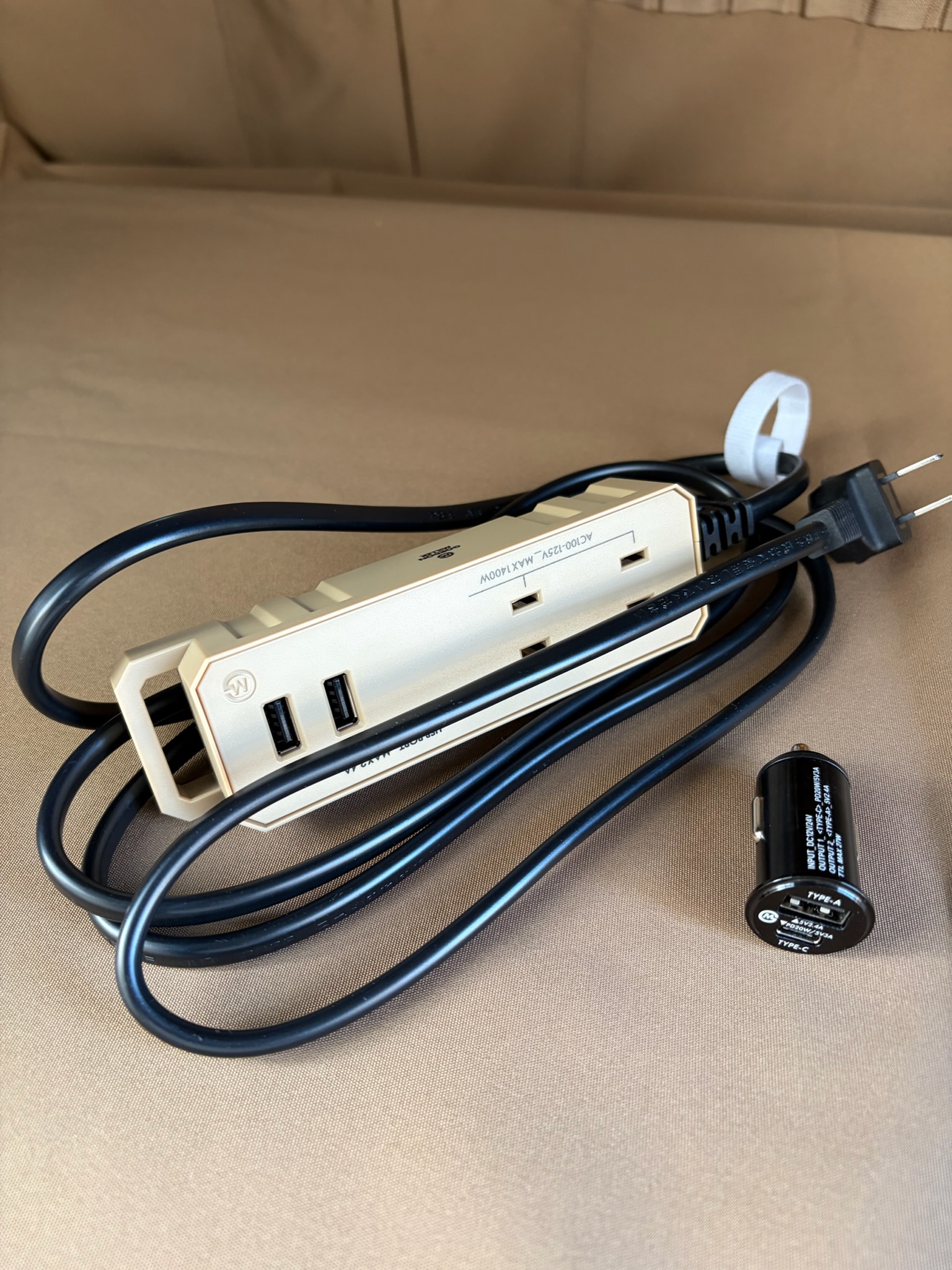 ゴードンミラー ハンギングタップとアルミソケット充電器