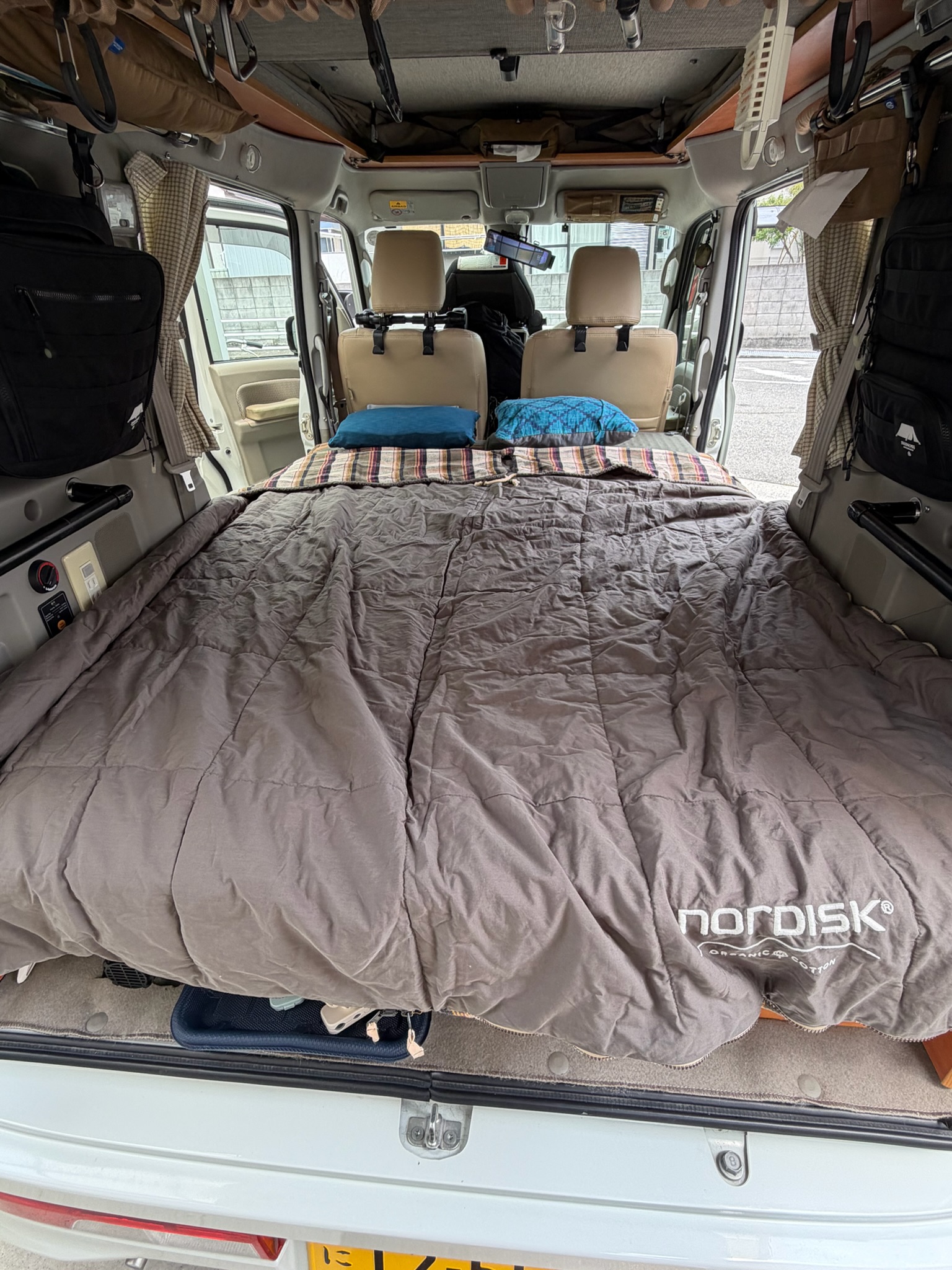 NORDISK封筒型シュラフをエブリイ車内にセット