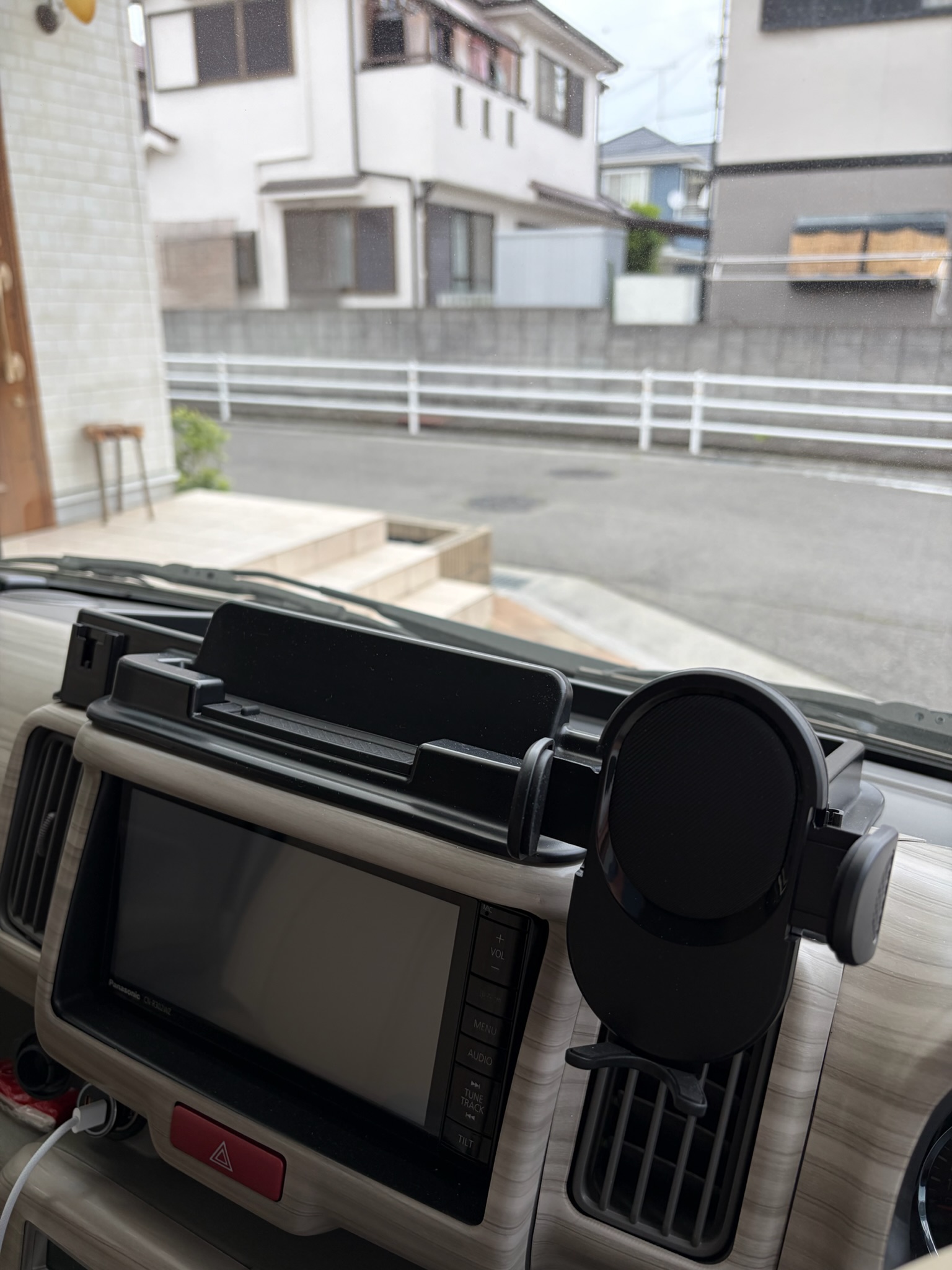 ダッシュボードトレイ