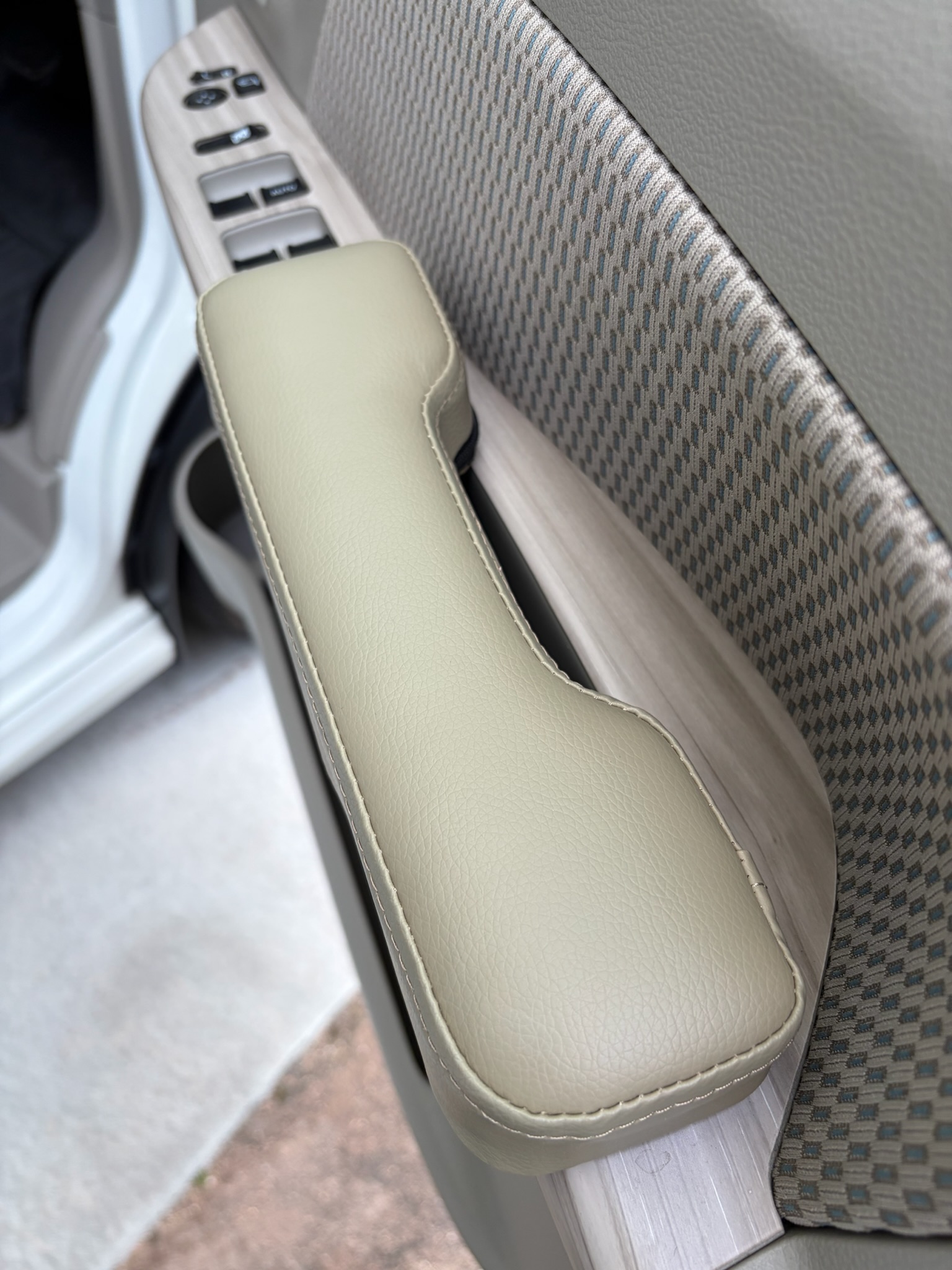 ドアアームレスト