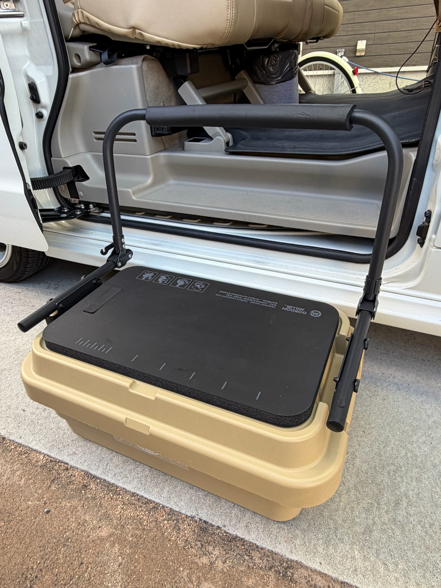 スタッキングトランクカーゴ＋ニトリルクッション 斜め