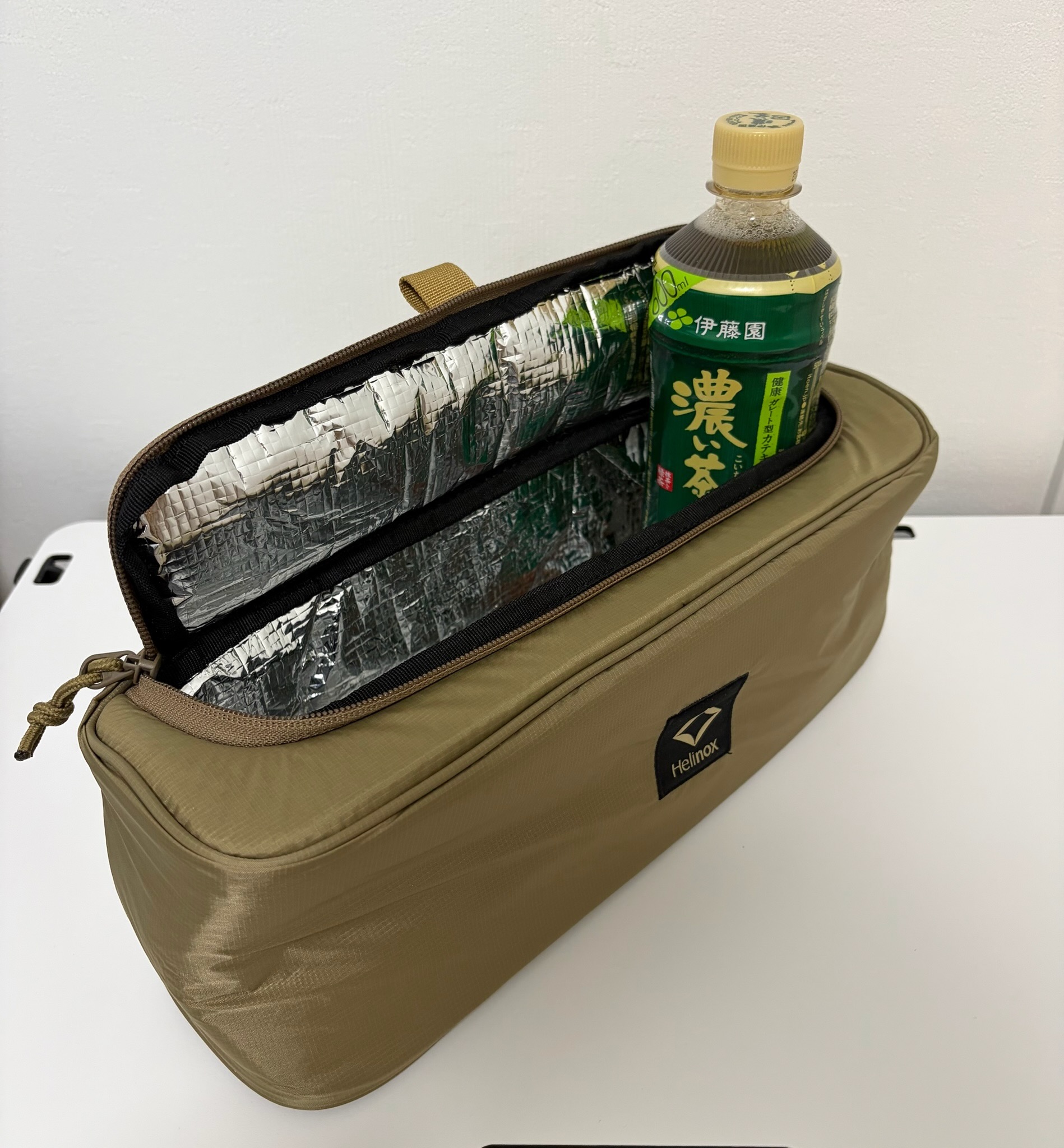 インナーシェル 内側の保温材とペットボトル