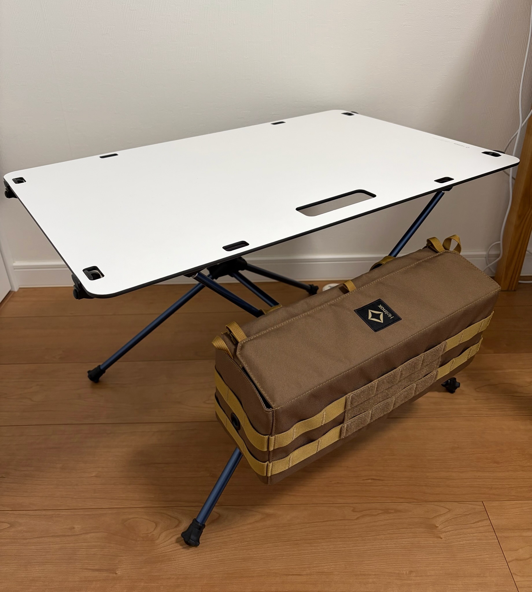 テーブルワンにサイドストレージSを装着（別角度）