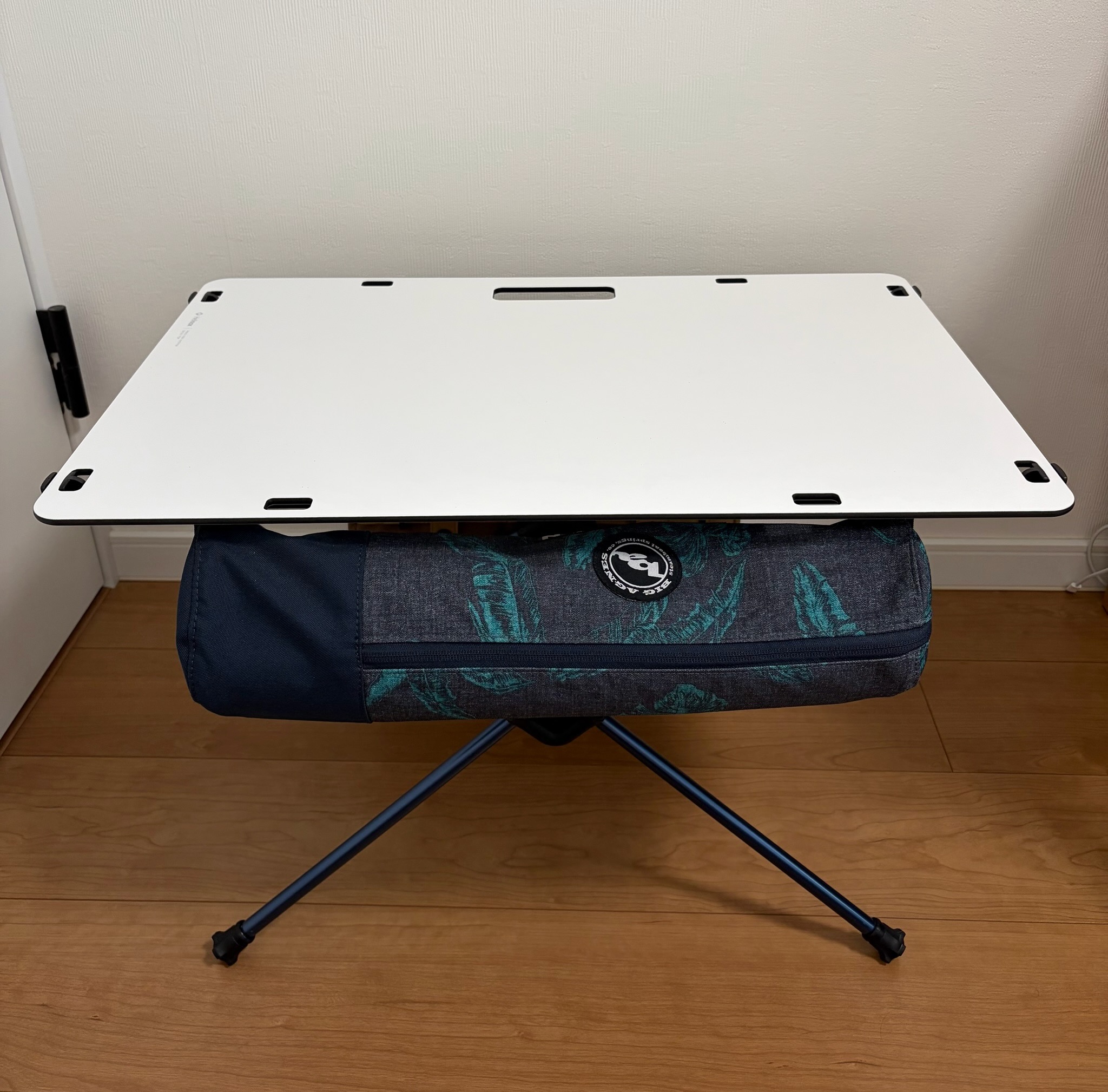 ソリッドトップをテーブルワンに取り付け