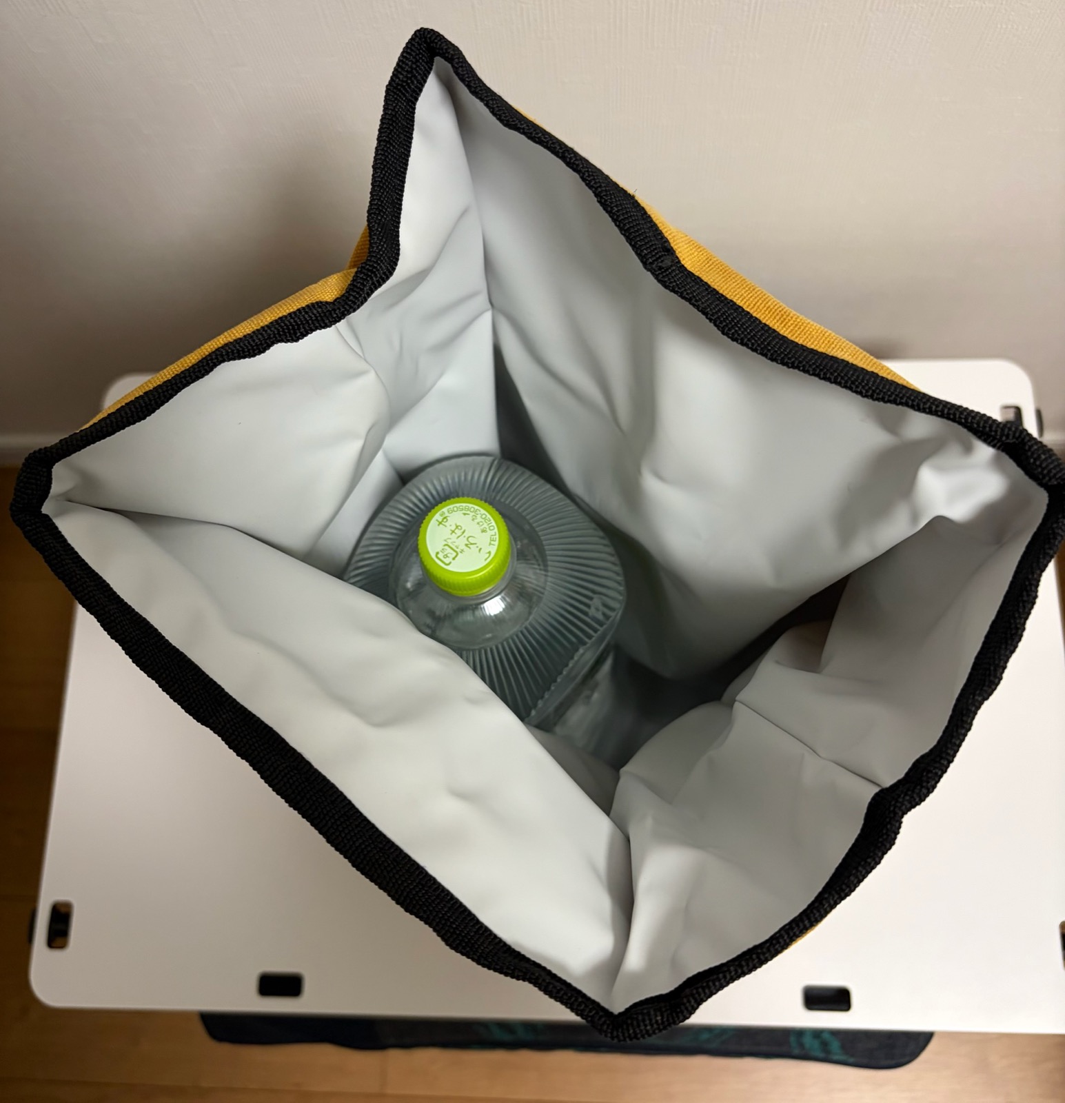 AOクーラーズ ランチクーラー 内部 ペットボトル収納例