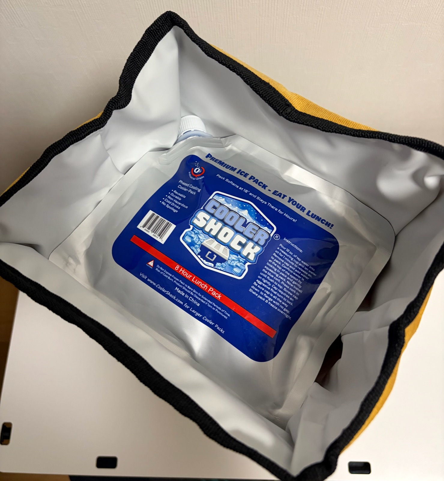 AOクーラーズ ランチクーラー内部にCOOLERSHOCKを入れた状態