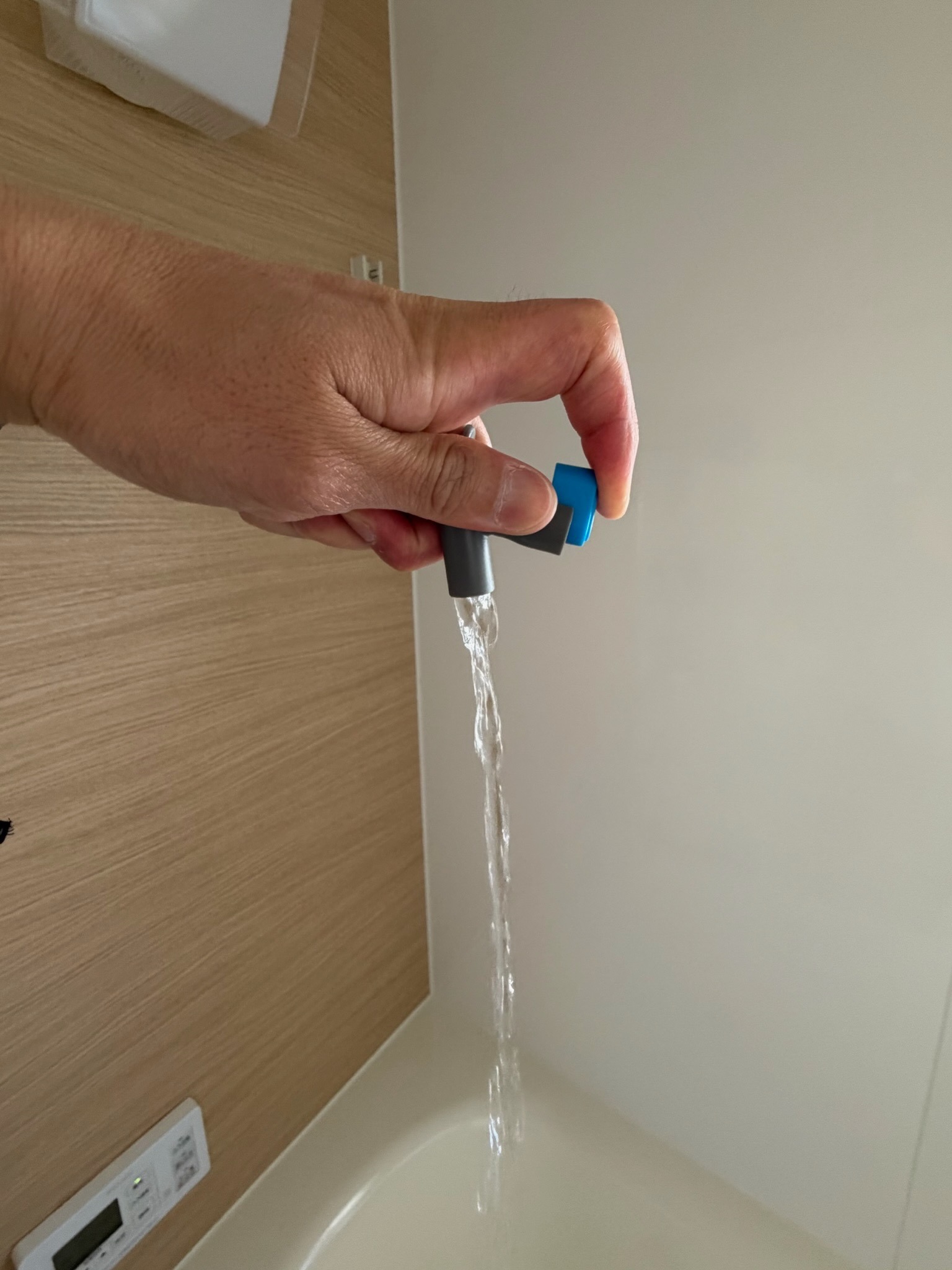 ハイドラパック SEEKER 吊り下げ状態から給水