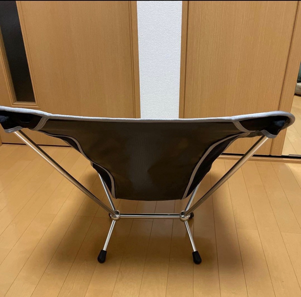 マンティスチェアの座面を背面側から。大きくゆったりした座面シート