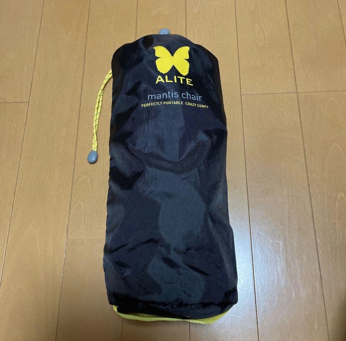 エーライト マンティスチェアの収納袋。ALITEロゴとmantis chairの文字入り
