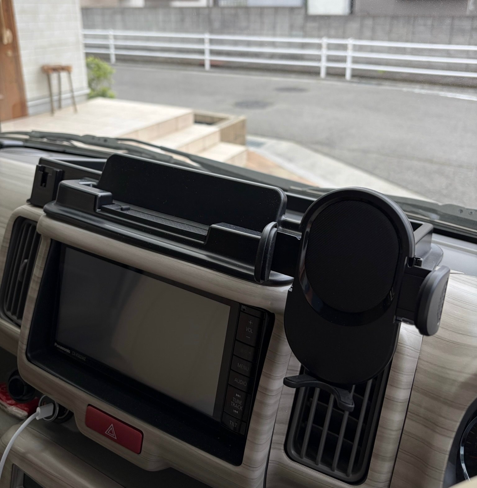 エブリイ ダッシュボードトレイとスマホホルダー