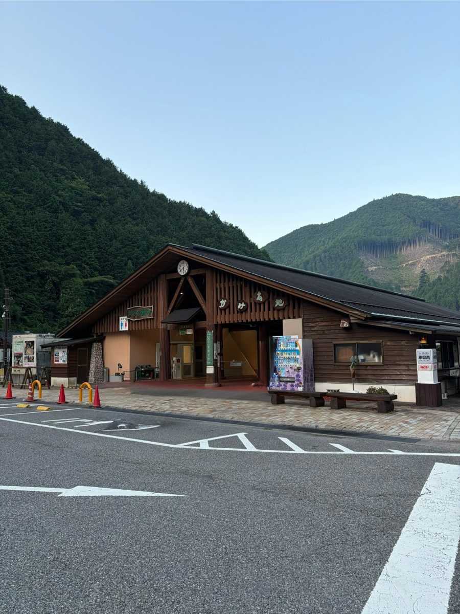 道の駅 杉原紙の里・多可の建物（夕暮れ）