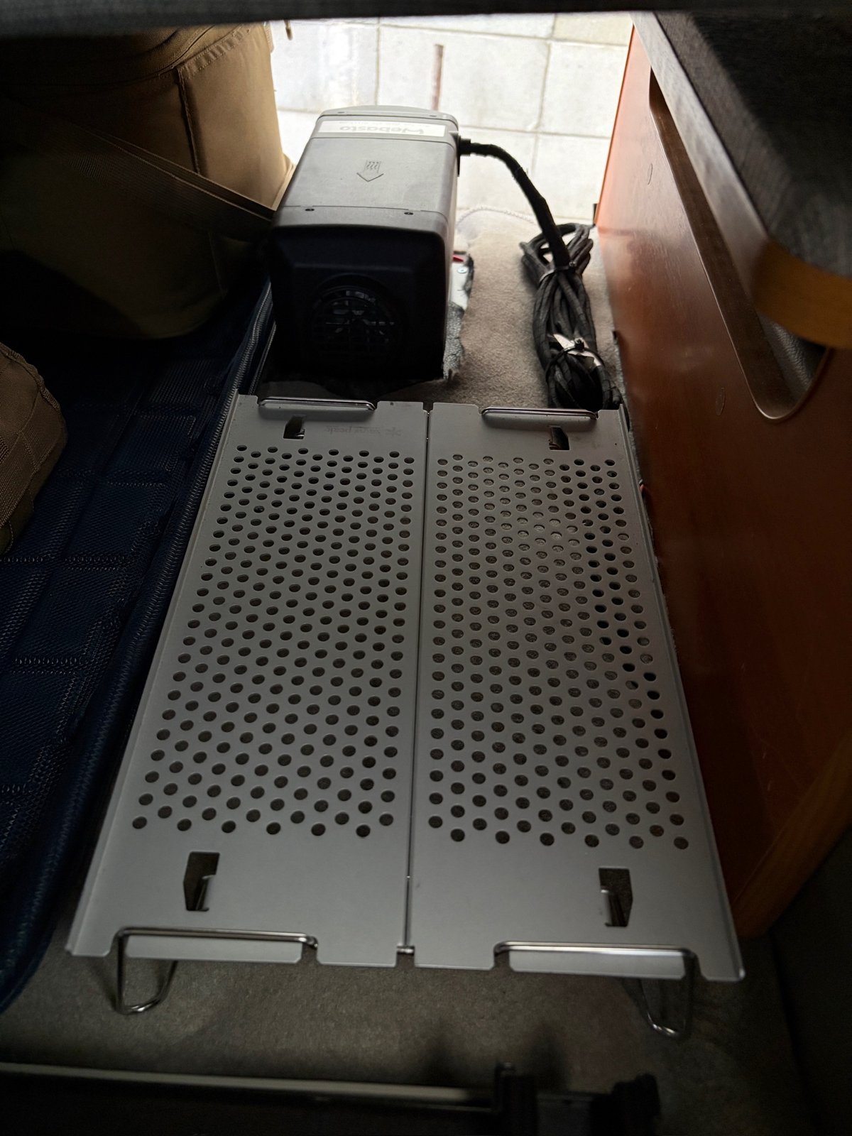 FFヒーターの前に置いたスノーピークのオゼンライト